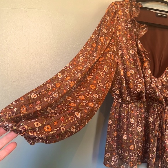 Beautiful multi colored blouse with flattering neckline. - Picture 3 of 9